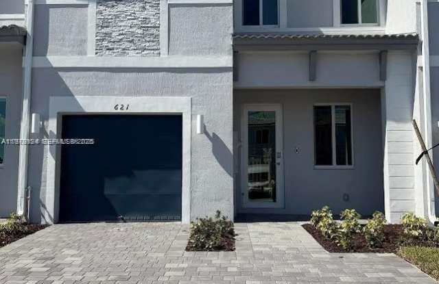 621 SE 13th St Cir photos photos