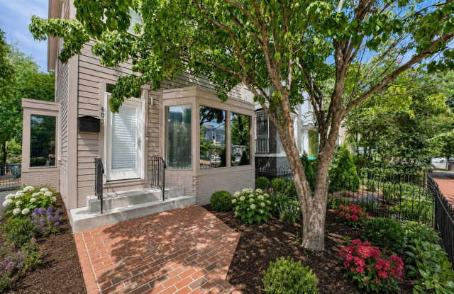 400 8TH Street NE photos photos