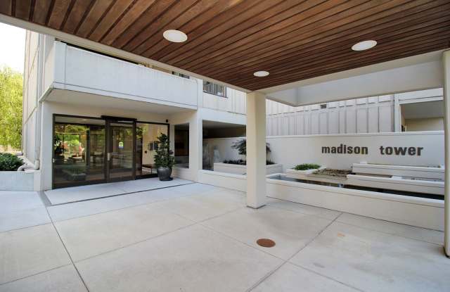2000 Sq Ft Updated Condo with Parking, View & Convenient SW Location Gallery 4