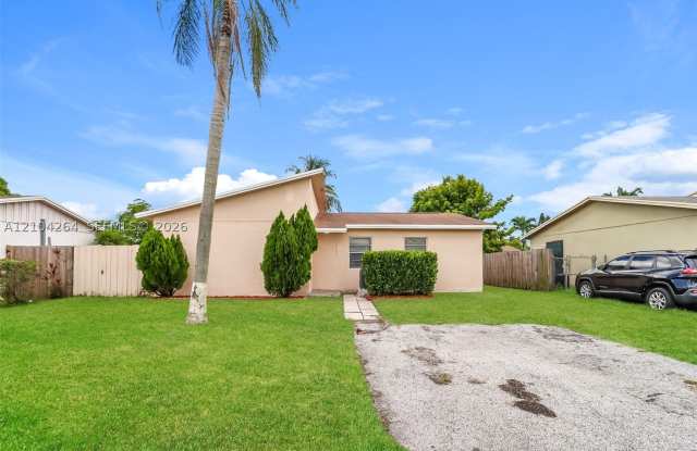 7701 SW 7th Ct Gallery 1