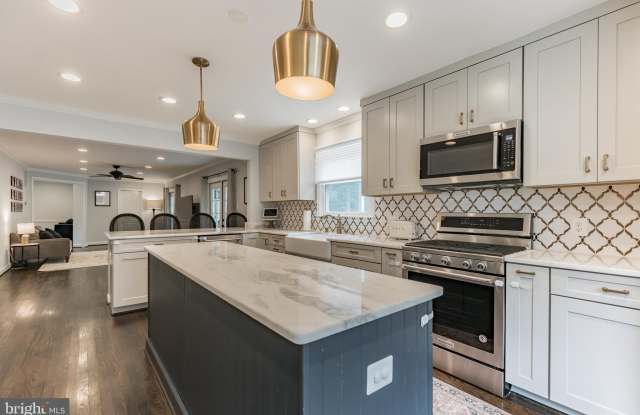 9911 BARNSBURY Court photos photos