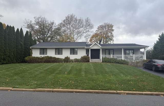 884 Red Oaks Drive Gallery 1