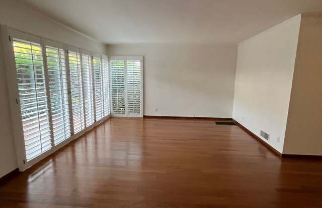 Villa Constance South Condo Gallery 3
