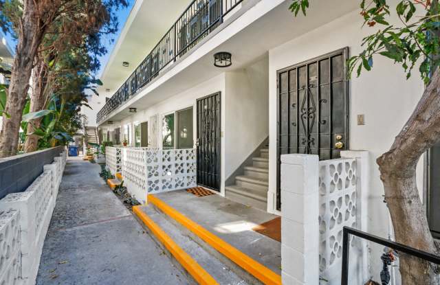 514 N Hayworth Avenue photos photos