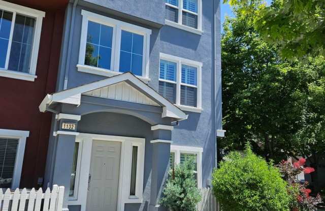 Spacious Tri-Level Townhouse/Condo Near Santa Clara University photos photos