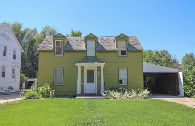 740 W. Burkitt photos photos