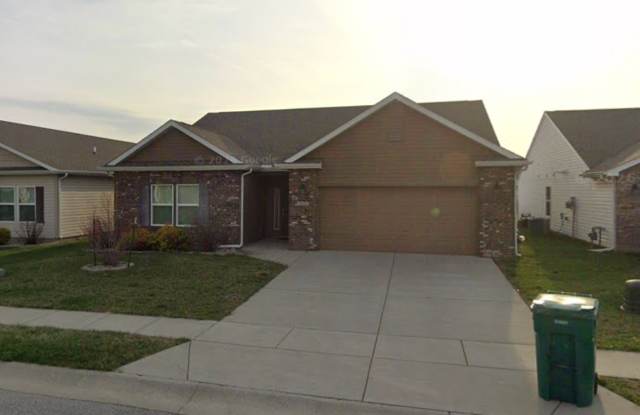Beautifully Designed 3BR Home in Lafayette – High Ceilings & Outdoor Charm Gallery 1