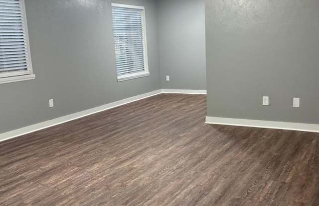 Downstairs 2bed/1ba off Park Ave Gallery 2