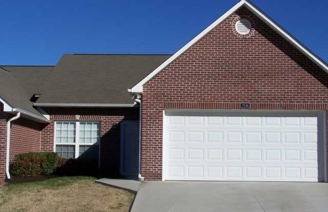 2 bed, 2 bath, 2 car garage ranch style townhouse in N. Knoxville photos photos