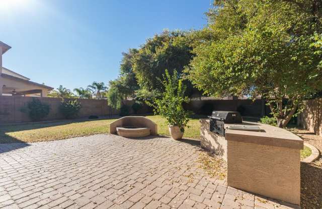 4337 E VALLEJO Court Gallery 2