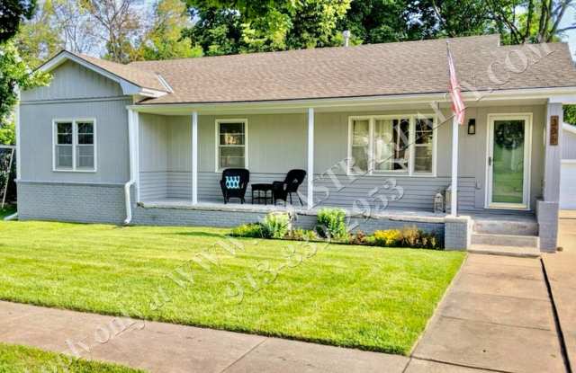 Cute 2 Bed 1 Bath Home in Downtown Spring Hill-Available in MAY!! photos photos
