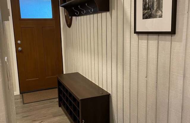 Fully Furnished 1 Bed 1 Bath NW Bend Gallery 3