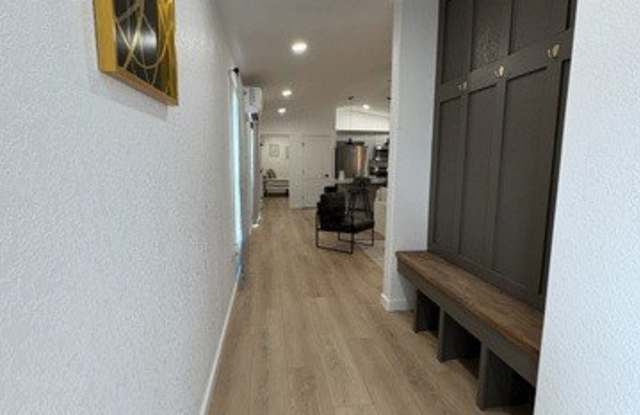 2302 Magnolia Ln Gallery 2
