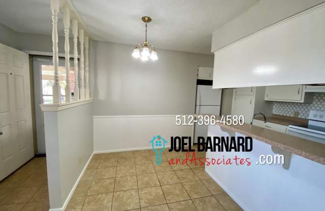 Available Now: Conveniently Located Duplex Gallery 3