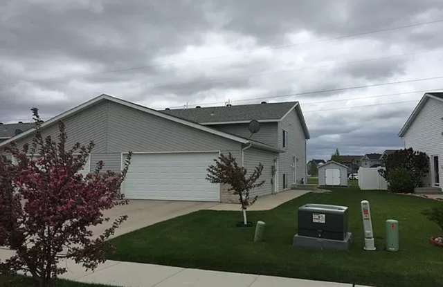 3 BEDROOM OSGOOD TWIN HOME - PETS WELCOME photos photos