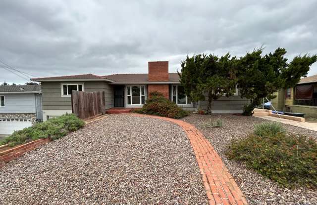 5 Bedroom, 3 Bath in College Area!! Gallery 3