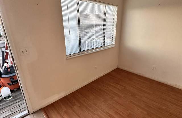 987 Iowa Ave #B photos photos