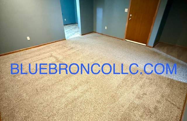 Spacious 1 bedroom second floor apartment for great price Gallery 4