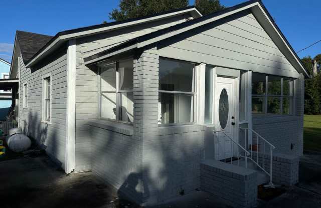 Move in Ready Home!!! - 312 South Frankfort Avenue, DeLand, FL 32724