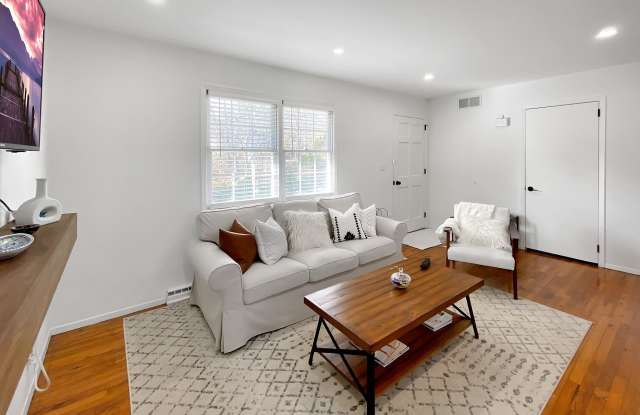 18 Old Riverhead Road E Gallery 3