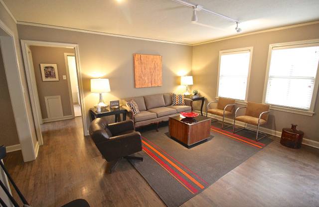 4411 Roanoke Pkwy Gallery 3