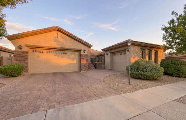 Luxury 5-Bedroom Home with Finished Basement in Chandler Gallery 1