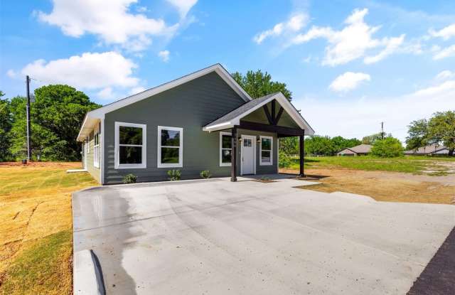 BRAND NEW Home Available - 2606 South Oak Trail, Oak Trail Shores, TX 76048