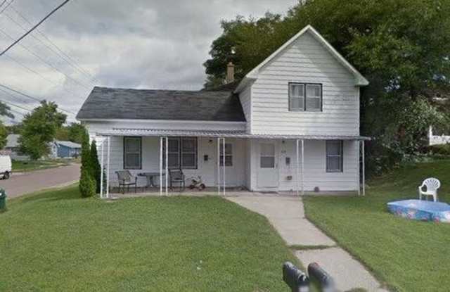 403 Oak Avenue South photos photos