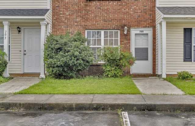 Townhome Close to Amenities! photos photos
