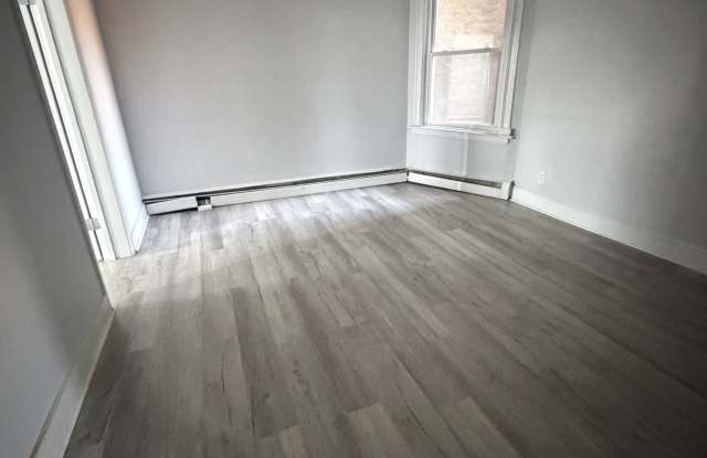 970 Broadway Gallery 4