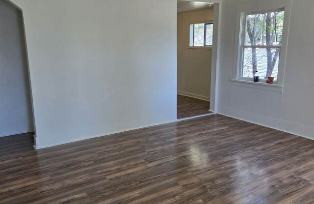 2111 Darrow Avenue Gallery 1