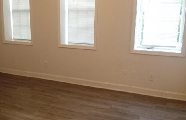 826 W LOMBARD Street Gallery 4