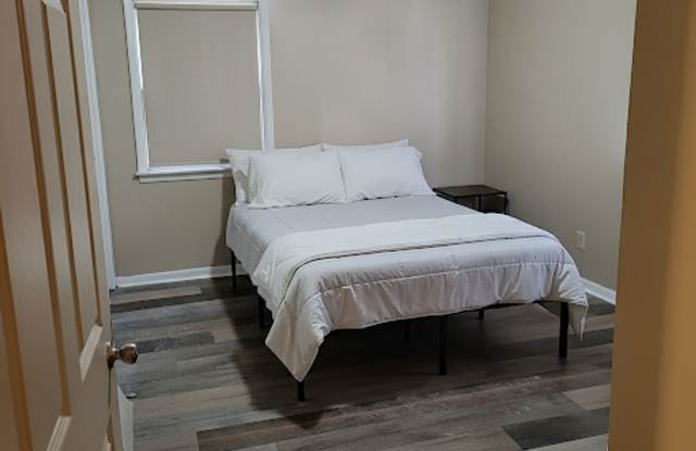 Room in 4 Bedroom Home at Longleaf Dr Gallery 3