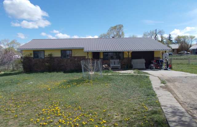 3 bedroom/1.5 bath Home in Bayfield with 1 Car Garage  Fenced Yard photos photos
