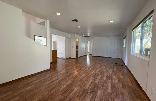 Charming Highland Park Retreat | Spacious 3BD/3BA on a Cul-de-Sac Gallery 4