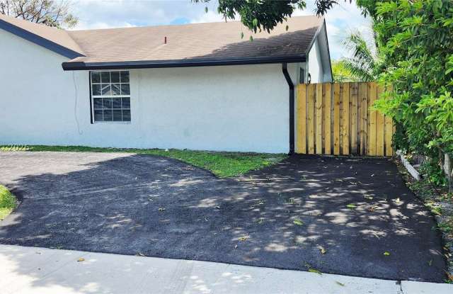8120 SW 4th Ct Gallery 4