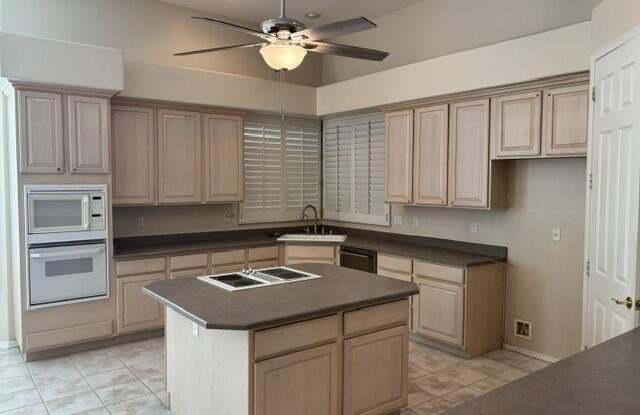 4419 E ROBIN Lane Gallery 3