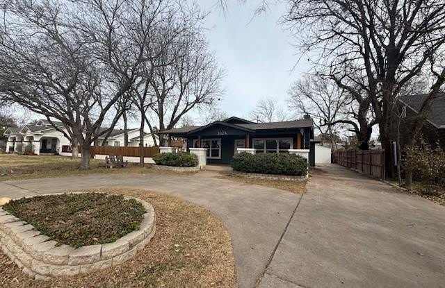 1325 Highland Avenue - 1325 Highland Avenue, Abilene, TX 79605