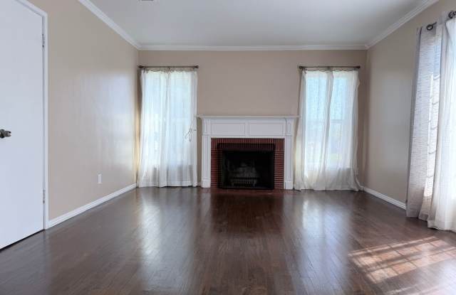 Charming 3BR / 2BA house in Altadena, located on a spacious corner lot in West Altadena. Gallery 3