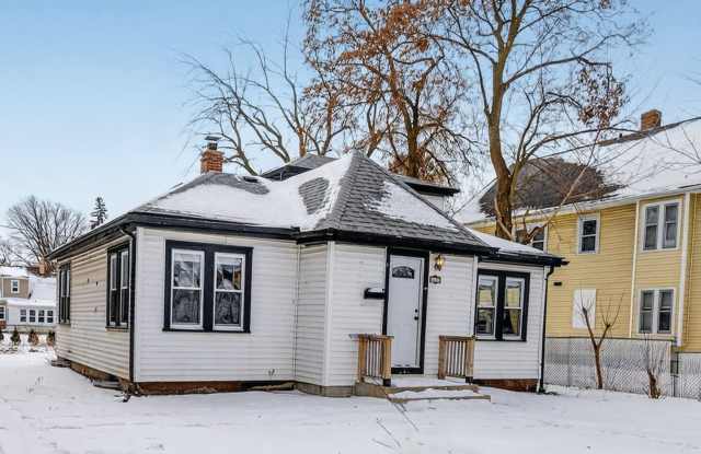 Charming 3BR House in Milwaukee photos photos