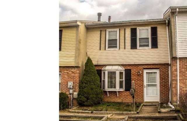 Charming 3BR Townhome in Newark photos photos