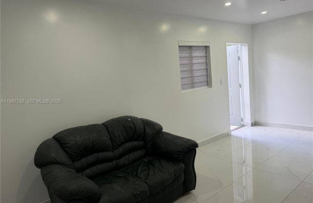 2340 NW 81st St photos photos