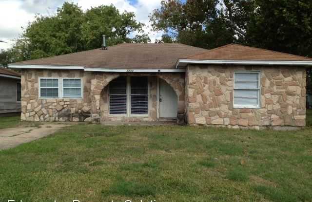 3234 2nd AVE S - 3234 2nd Avenue South, Texas City, TX 77590