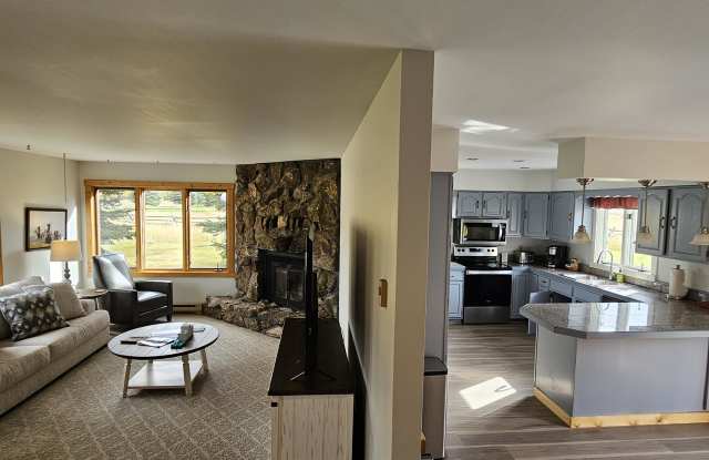600 Ponderosa Drive - Main House Gallery 2