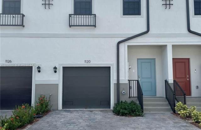 1120 SW 7th Ct photos photos