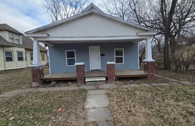 Charming 2 bed 1 bath house! photos photos