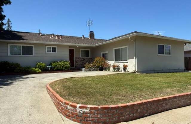 Spacious 4 Bedroom Single Family Home with Bonus Room photos photos
