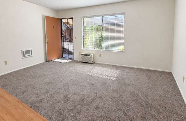 1BD Condo in Small 8 Unit Complex Gallery 4