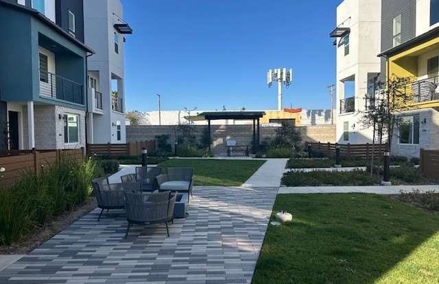 828 S Harbor photos photos