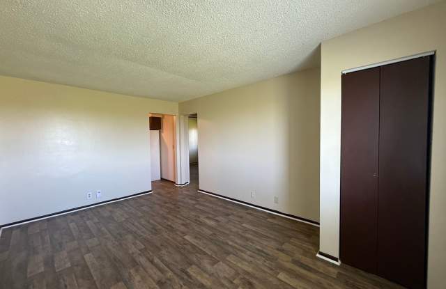 2 Bed / 1 Bath Apartment in Quiet Warrensburg — Available Now Gallery 3